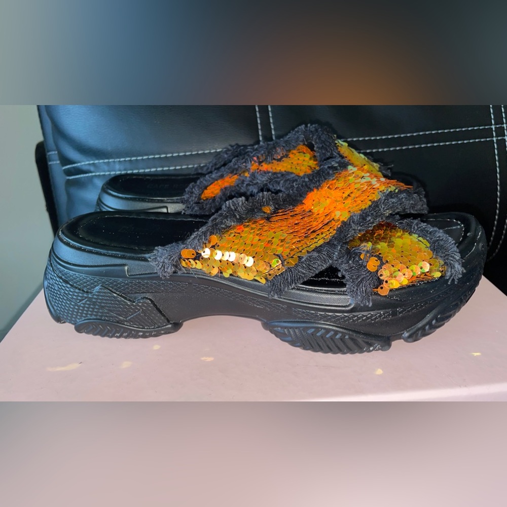 Cape Robbin Chunky Black Platform Slides Golden S… - image 4